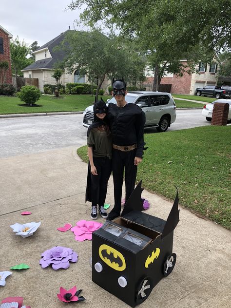 Batman promposal Batman Homecoming Proposal, Batman Promposal Ideas, Batman Promposal, Hoco Signs, Promposal Ideas, Hoco Proposals, Homecoming Proposal, Homecoming, Baby Strollers