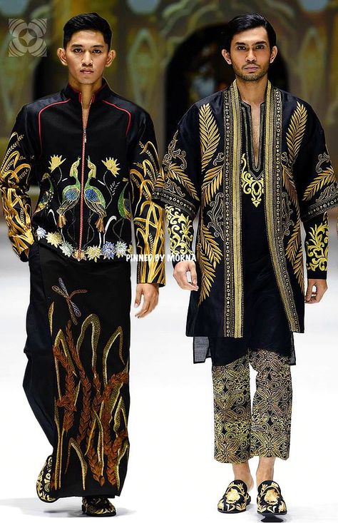 Black And Gold Kimono, Indonesian Clothing, Gold Kimono, Fashion Cowok, Kurta Men, Batik Fashion, Guys Clothing Styles, Clothing Men, Contemporary Outfits