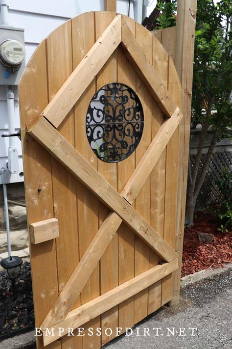 16 Creative Garden Gate Ideas | Empress of Dirt Diy Yard Gate Ideas, Wooden Garden Gate Design, Homemade Gates, Wooden Fence Gate Ideas, Wooden Gates Ideas, Diy Gate Outdoor, Outdoor Gates Ideas, Yard Gates Ideas, Wood Gates Ideas