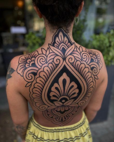 Women’s Large Back Tattoo, Mandela Back Tattoos For Women, Ornamental Back Tattoo Design, Mandela Back Tattoo, Ornamental Tattoo Mandalas, Ornamental Tattoo Back, Ornamental Back Tattoo Women, Ornamental Back Tattoo, Mandala Back Tattoo