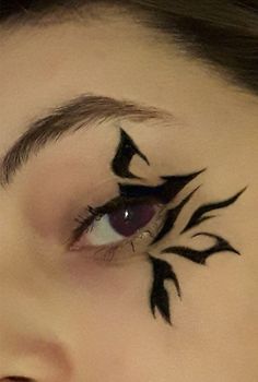 2022 Eye Makeup, Eyeliner Design, Y2k Graphics, Eye Ideas, Vampire Bride, Eyeliner Designs, Punk Makeup, Graphic Makeup, Graphic Eyeliner