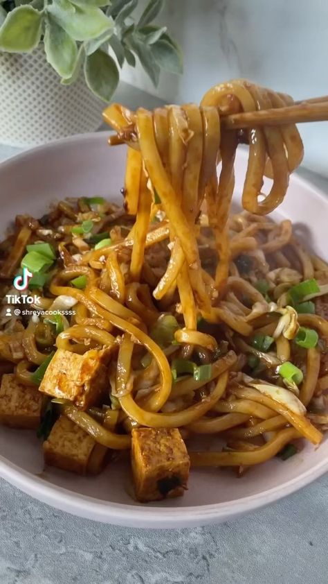 Tofu Udon, Tiktok Food Recipes, Udon Noodle Recipe, Recipe Tofu, Udon Noodle, Tiktok Food, Food Recipes Vegetarian, Noodle Recipe, Tofu Recipe