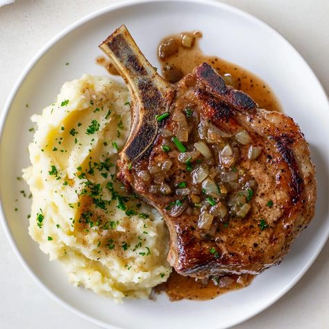 French Onion Pork Chops - Yeyfood.com: Recipes, cooking tips, and kitchen hacks for home cooks of all levels French Pork Chops, Onion Pork Chops, French Onion Pork Chops, Pork Chop Dishes, Cookie Dough Pie, Cinnamon Bread Easy, Crescent Bake, Pork Chop Seasoning, Hacks For Home