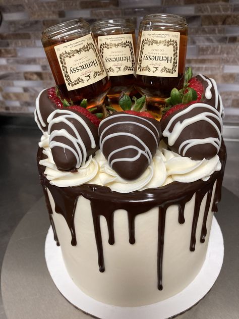 Turning 21? This cake is for you! Chocolate cake filled with chocolate ganache and crumbled Oreos topped with a chocolate drip, chocolate covered strawberries and boozy nips.             #cake #cakesofinstagram #cakes #oreo #oreocake #chocolatedrip #dripcake #chocolatecoveredstrawberries #hennessy #homebaker #21stbirthday 21st Cupcakes For Guys, 21 Birthday Theme Ideas For Guys, 21st Birthday Cake For Guys Turning 21, 21st Bday Cake For Guys, Hennessy Cake Recipe, 21 Birthday Cake For Guys, Cake For Guys, Guy Cakes, Strawberry Hennessy