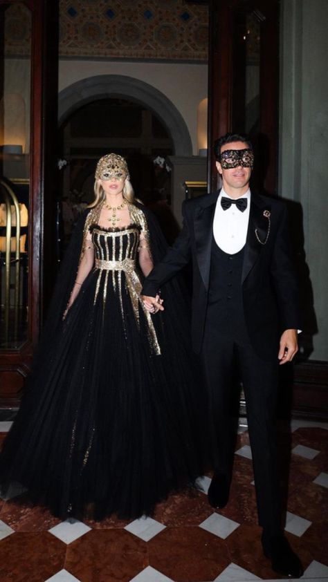 Maskarade Prom Outfit, Mask Ball Outfit, Mascara Ball, Masquerade Ball Dresses And Masks, Masquerade Party Outfit Dresses, Male Masquerade Outfit, Mascarade Party Outfit Dresses, Masked Ball Outfit, Mascarade Party Outfit