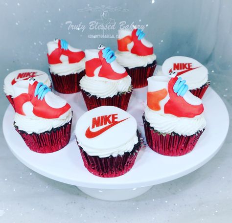 Nike Themed Cupcakes, Nike Themed Cake, Nike Cupcakes, Nike Cake, Cool Nike Shoes, Tennis Birthday, 30th Party, Nike Shoe, 14th Birthday