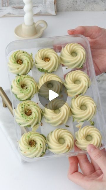 Diwali Baking Ideas, Pistachio Bonbons, Coconut Bonbons, Gourmet Cakes Recipes, Eid Baking, Eid Dessert Recipes, Eid Biscuits, Eid Chocolates, Eid Sweets