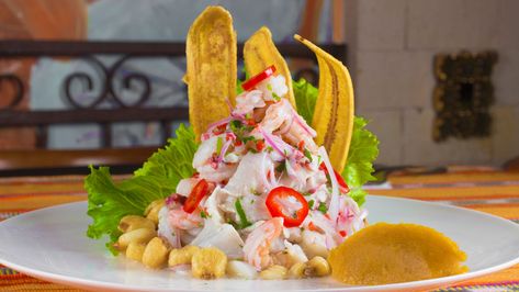 Ceviche de corvina Peruvian Ceviche, Banana Snacks, Ceviche Recipe, Peruvian Cuisine, National Dish, Peruvian Recipes, American Food, Fish Dishes, Dim Sum