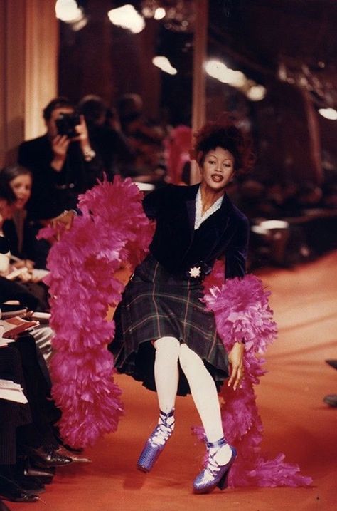 When Naomi walked for the Paris Fashion Week Vivienne Westwood show in 1993, a pair of 9 inch oxfords caused one of the most iconic falls in runway history. But being the poised professional that she is, the moment went viral (for early 90s standards of course) and these epic shots were captured. Naomi Vivienne Westwood, Vivienne Westwood Naomi Campbell, Naomi Campbell Vivienne Westwood, Vivienne Westwood Runway 90s, Vivienne Westwood 90s, 90s Vivienne Westwood, Vivienne Westwood Runway, She Is The Moment, Vivienne Westwood Fashion