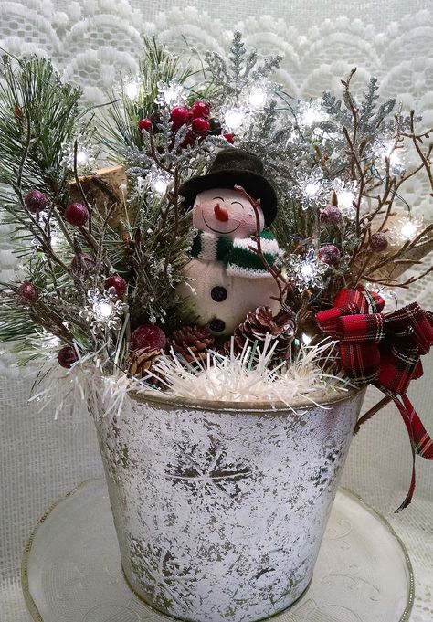 Christmas Tree Tin Bucket, Snowmen Decorations Christmas, Crock Christmas Decorating Ideas, Galvanized Bucket Decor Christmas, Christmas Pails Tin Buckets Gifts, Christmas Bucket Decoration Ideas, Metal Tin Bucket Ideas Christmas, Snowman Arrangements, Christmas Bucket Decor