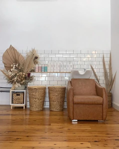 Hair Salon Checklist, Salon Suite Decor Ideas Small Spaces, Boho Hair Salon Decor Ideas, House Salon Ideas, Salon Space Ideas, Boho Chic Salon Suite, Salon Seating Area, Salon Boutique Ideas, Small Hair Salon Ideas Layout