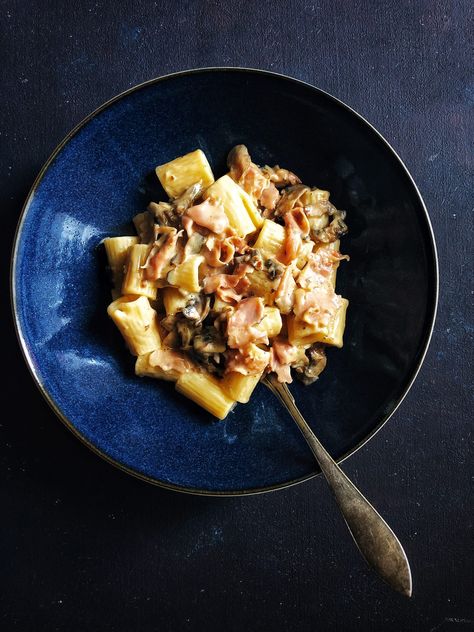 Pasta with ham and mushrooms is a winter warmer recipe. It’s creamy, cheesy, and fits so well in your comfort food recipe catalog. It's ready in under 20 minutes from start to plate making it perfect for those tiring weekday pasta dinners. I start by sautéing the onions until soft then adding in the thinly Ham And Mushroom Pasta, Pasta With Ham, Ham Sauce, Ham Pasta, Winter Warmers Recipes, Cooking Cream, Canned Mushrooms, Creamy Mushroom Sauce, Making Pasta