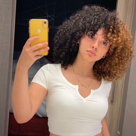 Married To The Money, Dyed Curly Hair, Split Dyed Hair, Colored Curly Hair, Dyed Natural Hair, Curly Hair Styles Easy, Hairdos For Curly Hair, Curly Hair Inspiration, Curly Girl Hairstyles