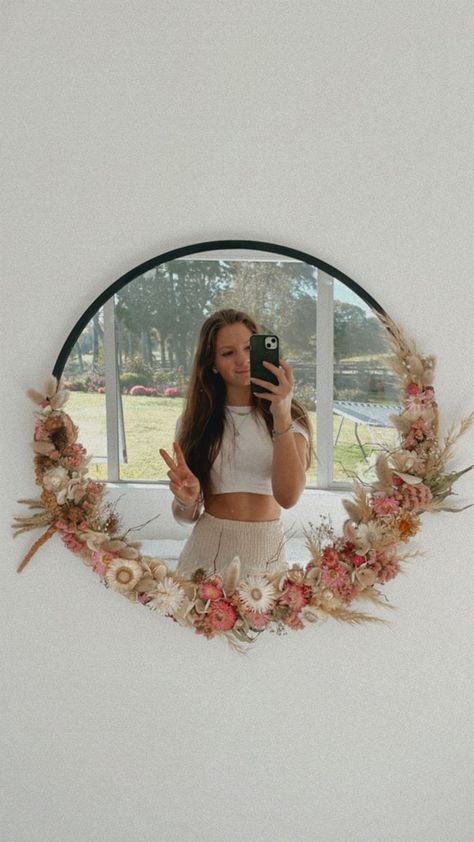 Ella May floral mirrordried flowers Round Mirror Flower Decor, Dried Flower Mirror Diy, Mirror Circle Wall Decor, Circle Mirror Diy Ideas, Flowers Around Mirror On Wall, Round Mirror Decor Ideas Diy, Fake Flower Mirror, Circle Mirror Bedroom Wall Decor, Dried Flower Mirror