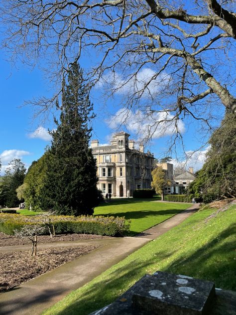 Aesthetic university campus on a sunny day. University Of Exeter Aesthetic, Exeter University Aesthetic, Uni Manifestation, Money Core, Exeter University, Uni Motivation, Aesthetic University, Campus Aesthetic, University Aesthetic