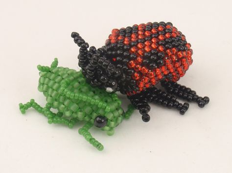 Beaded Ladybug, Bead Bugs, Jewelry With Beads, Designing Jewelry, Right Angle Weave, Art Necklaces, Bracelet Kits, Beaded Animals, Right Angle