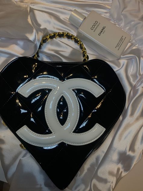 Vintage Chanel Bag 90s, Chanel Heart Bag, Coco Chanel Bags, Vintage Chanel Bag, Vintage Designer Bags, Dream Bags, Chanel Purse, Heart Bag, Vintage Heart