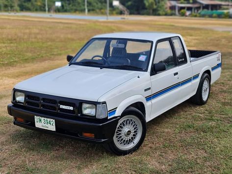 B2200 Mazda Mini Truck, Mini Trucks Mazda, Automotive Aesthetic, Mini Truck, Mitsubishi L200, Toyota Pickup, Mini Trucks, 4x4 Trucks, Car Stuff