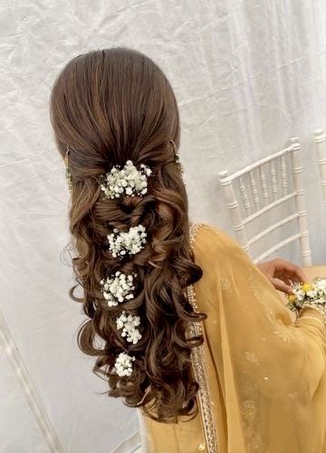 Bridal Mehndi Hairstyles, Braids On Latinas, Haircuts For Very Thick Hair, Bridal Hairstyles Boho, Boho Curly Hairstyles, Curly Hairstyles Quick, Hairstyles Quick Weave, Wedding Hairstyles Pakistani, Woman Goddess