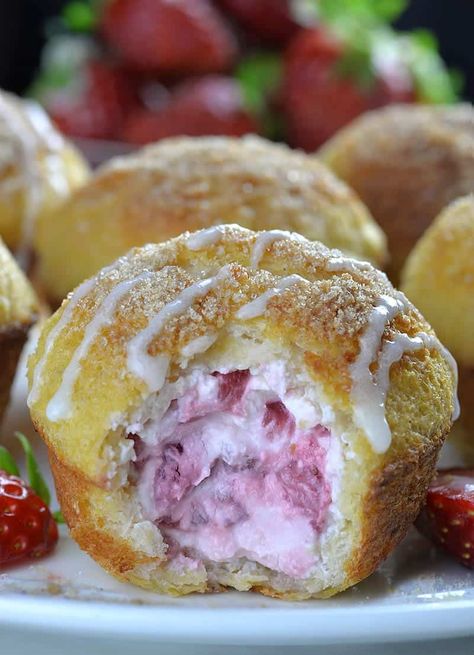 Cream Cheese Strawberry French Toast Muffins | Best Breakfast Muffins Roti Panggang, Strawberry French Toast, French Toast Muffins, Morning Glory Muffins, Strawberry Cream Cheese, Breakfast Pastries, Cheesecake Desserts, Breakfast Muffins, Jalapeno Poppers