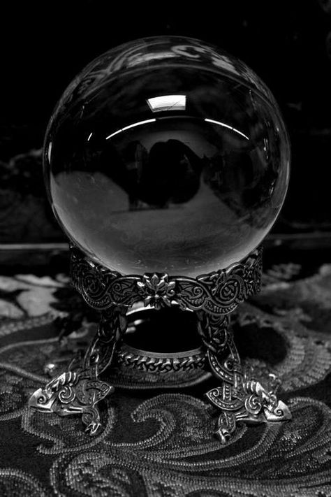 Just a beautiful crystal ball. Aesthetic Types, Yennefer Of Vengerberg, Fortune Telling, Fortune Teller, 문신 디자인, Witch Aesthetic, Black Magic, Book Of Shadows, Glass Ball