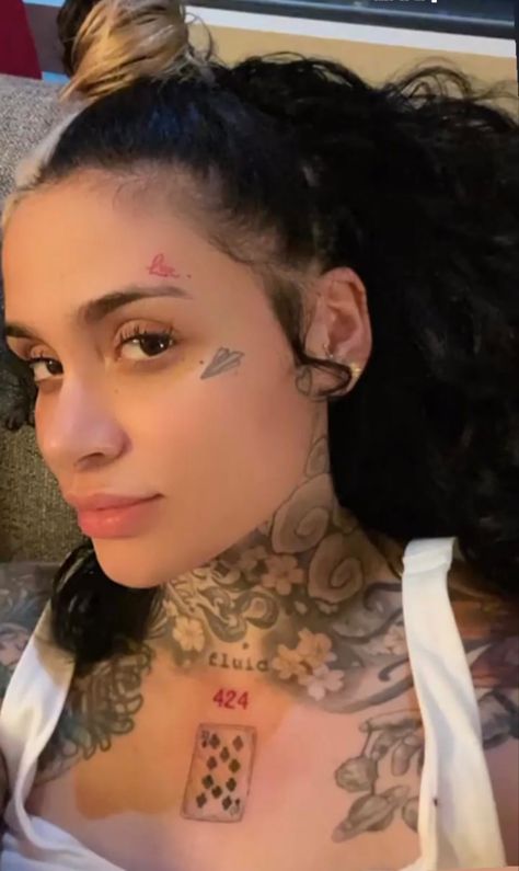 Kehlani Face Tattoo, Kehlani Neck Tattoos, Tattoos On Face For Women, Red Ink Face Tattoo, Tattoo Above Eyebrow Women, Cheekbone Tattoos Women, Kehlani Tattoos, Kehlani Tattoo Ideas, Red Face Tattoo