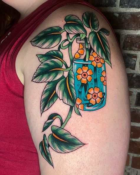 American Traditional House Plant Tattoo, Pothos Leaf Tattoo, American Traditional Vines, Traditional Tattoos Plants, Plant Mom Tattoo, Golden Pothos Tattoo, American Traditional Plants, Green Thumb Tattoo, Pathos Plant Tattoo