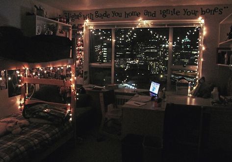 Fairy lights and dorm decor. ~ This is cool. I like the Coldplay lyrics at the top too :) College Dorm Room Ideas, Dream Dorm, Dorm Sweet Dorm, Dorm Inspiration, College Bedroom, Bedroom Lights, Cool Dorm Rooms, Lights Bedroom, Girls Dorm Room