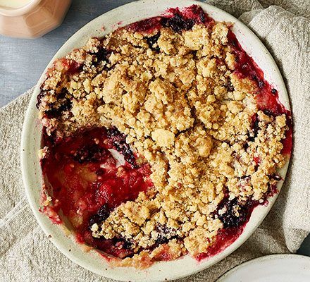 Quick crumble mix Plum Desserts, Crumble Topping Recipe, Cherry Crisp Recipe, Plum Crumble, Bourbon Cherries, Cherry Crisp, Vegetable Pie, Bing Cherries, Fruit Crumble