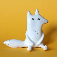 Fox Ceramic, Fox Figurine, Pottery Pots, Pottery Animals, Products To Buy, Sculptures Céramiques, Ceramic Inspiration, Clay Diy Projects, Creative Products