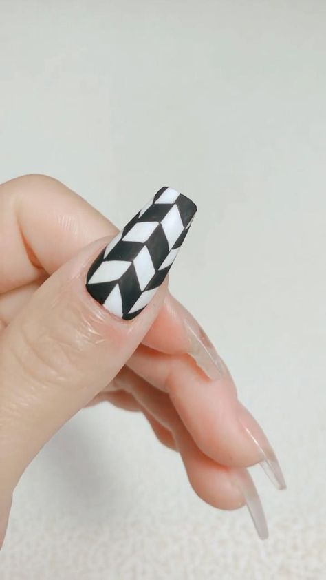 🎄 #nails #naildesigns #nailsacrylic #nailideas #nails2023trends #barbienails #shortnailinspo #blueberrymilknails #fairynail #trendynails #nailinspo #winternailart #nailinspo #nailinspiration #diynails Black And White Checkered Nails, White Checkered Nails, Art On Nails, Acrylic Nails Black, Flower Toe Nails, Trendy Nails Ideas, Nail Art Simple, Checkered Nails, Monochrome Makeup