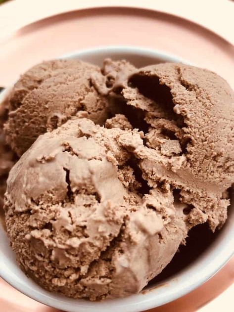 Ice Cream Maker Recipe, Keto Chocolate Ice Cream, Pancakes Low Carb, Pudding Chia, Chocolate Ice Cream Recipe, Dessert Mousse, Ice Cream Maker Recipes, Pecan Ice Cream, Peanut Butter Ice Cream