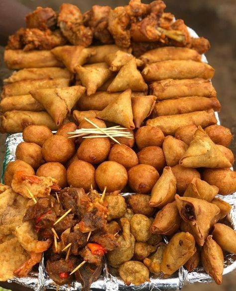 Small Chops Platter, Food Tray Ideas, Small Chops, Chicken Buns, Nigeria Food, African Recipes Nigerian Food, Native Foods, Catering Ideas Food, Puff Puff