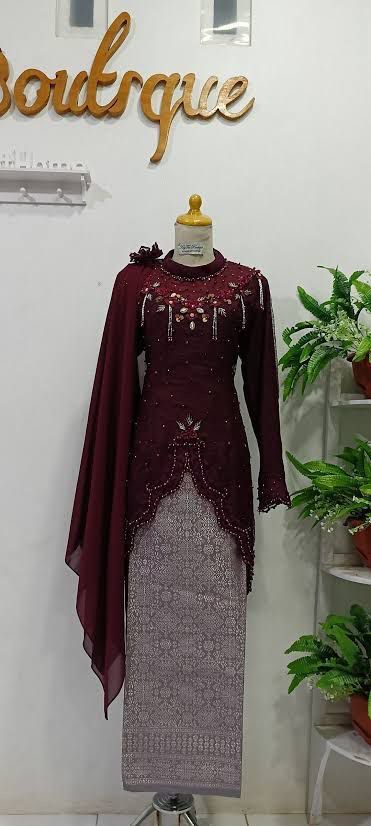 Kebaya Burgundy, Model Kebaya Modern Wisuda, Payet Simple, Kebaya Melayu, Kebaya Wisuda Hijab, Kebaya Brokat Modern, Model Kebaya Wisuda, Kebaya Simple, Kebaya Lamaran