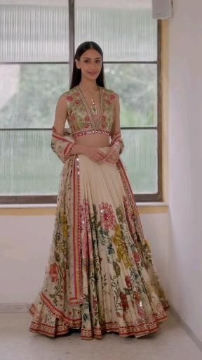 Ready Saree, Indian Outfits Lehenga, Wedding Lehenga Designs, Lehenga Designs Simple, Indian Bride Outfits, Latest Bridal Dresses, Traditional Indian Dress, Indian Dresses Traditional, Traditional Indian Outfits