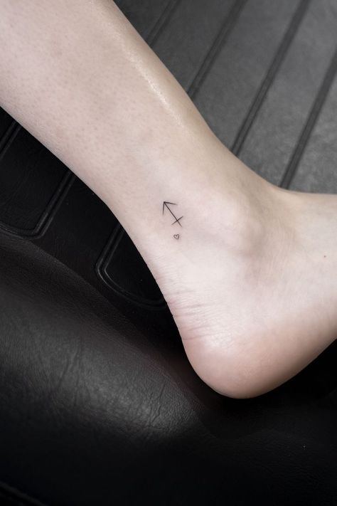 Anchor Line Tattoo, Fineline Anchor Tattoo, Fine Line Anchor Tattoo, Tiny Tattoos Ideas, Tiny Anchor Tattoo, Tattoo With Heart, Fineline Tattoos, Tattoo Tiny, Fine Line Tattoo