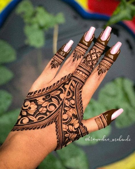 Brownhue Mehendi, Mehendi Design For Wedding, Unique Mehndi Designs Front Hand, Simple Bridal Mehndi Designs, Simple Bridal Mehndi, Finger Mehndi Designs, Back Hand Mehndi Design, Finger Mehndi, Latest Arabic Mehndi Designs