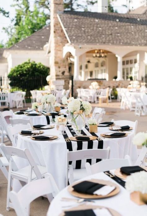 White Party Decorations, Tafel Decor, Tables Set, Gold Wedding Decorations, Outdoor Wedding Reception, Black White Wedding, Gold Party, Backyard Party, White Party