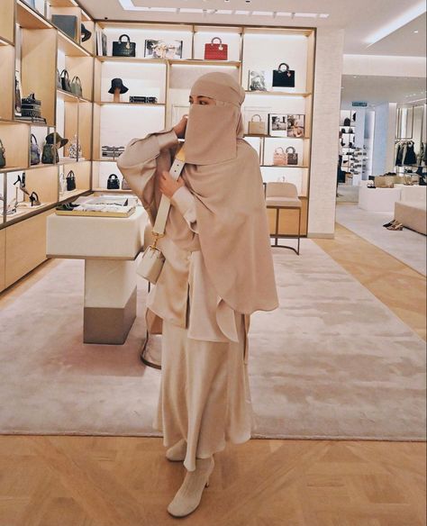 Neelofa Outfit, House Of Dior, Niqab Fashion, Hijab Style Tutorial, Modesty Fashion, Muslim Outfits, Hijabi Outfits, Traditional Attire, Niqab