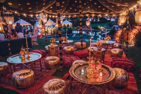 Moroccan Party Decor, Moroccan Theme Decor, Moroccan Theme Wedding, Dholki Ideas, Morrocan Theme, Moroccan Theme Party, Arabian Party, Arabian Nights Theme, Arabian Wedding