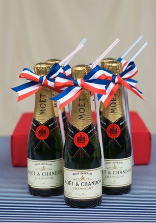 Bastille Day Party, Party Bubbles, French Dinner Parties, French Party, French Theme, Bastille Day, Rustic Wedding Inspiration, Paris Party, Paris Theme