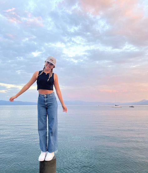 Indie Basic Outfits, Overall Poses, Flat Hat Outfit Women, Costal Granola Outfits, Beach Town Outfit Summer, Costal Granola Girl, Oregon Coast Outfit Summer, Oregon Coast Aesthetic Outfit, Salty Granola Outfits Summer