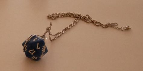 Easy Removable Dice Jewellery: 6 Steps Good Necklace, Dice Bag, Program Ideas, D Craft, Man Up, Pendant Necklace, Pendant