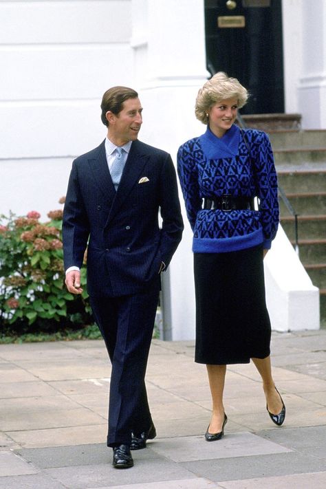 Princess Diana’s Divine Sweaters: A Tribute Diana Outfits, Diana Memorial, Diana Williams, Prinz Charles, Princess Diana Family, Real Princess, Diana Fashion, Charles And Diana, Lady Diana Spencer