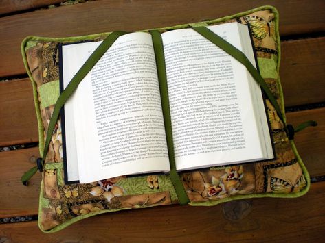 Reading Pillows, Holiday Hand Towels, Black Things, Sewing To Sell, Book Pillow, Reading Pillow, Gifts Vintage, Fabric Purses, Sewing Pillows