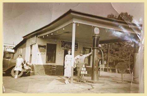 West Greenville gas station across the street from Tuckers Soda Shop Woodside. This picture was in the late 1930s. Owners name was Walt Land. Greenville, SC Restaurant Lunch, Cumberland Falls, Muncie Indiana, Old Country Stores, Lunch Room, My Old Kentucky Home, Pool Rooms, Akron Ohio, Cabinet Card