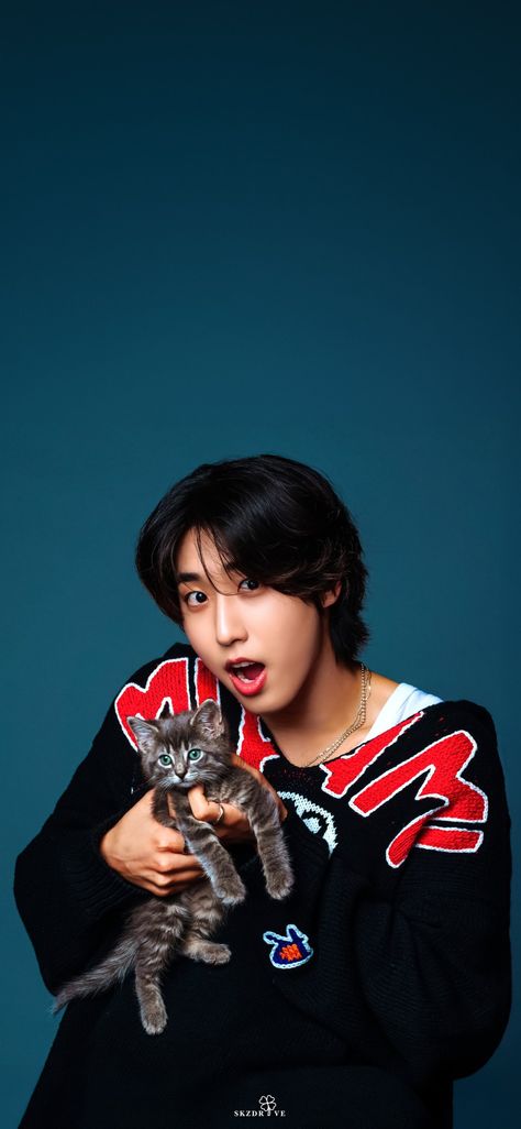 HAN JISUNG WALLPAPER Quokka Baby, Han Jisung Wallpaper, Aesthetic Skz, Hq Wallpaper, Kpop Backgrounds, Straykids Hyunjin Photoshoot, Straykids Bangchan, Baby Squirrel, Skz In Cute