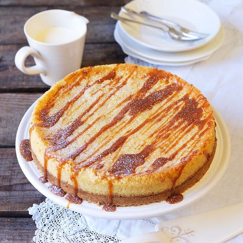 Toffee And Ginger Cheesecakeprimamagazine Ginger Cheesecake Recipe, Desserts To Impress, Cheesecake Recipe Easy, Orange Cheesecake Recipes, Ginger Cheesecake, Toffee Cheesecake, Dinner Party Dessert, Lemon Tart Recipe, Fruit Tart Recipe