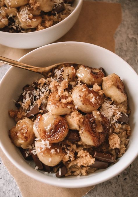 Salted Caramel Oatmeal, Kalejunkie Recipes, Caramel Oatmeal, Oatmeal Toppings, Oatmeal Bowl, Bite Size Cookies, Nut Free Recipes, Caramelized Bananas, Sugar Free Diet