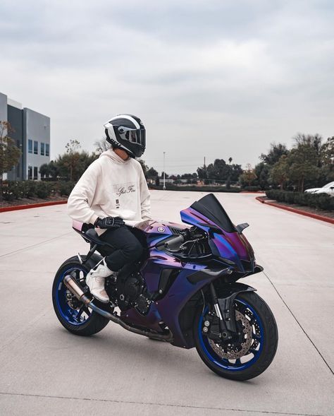 Wrapped Sports Bike, Yamaha R1 Purple, Yamaha R7 Custom, Bike Wrapping Ideas, Yamaha R3 Custom, Motorcycle Wraps Ideas, Wrapped Motorcycle, Kawasaki 600, Motor Aesthetic